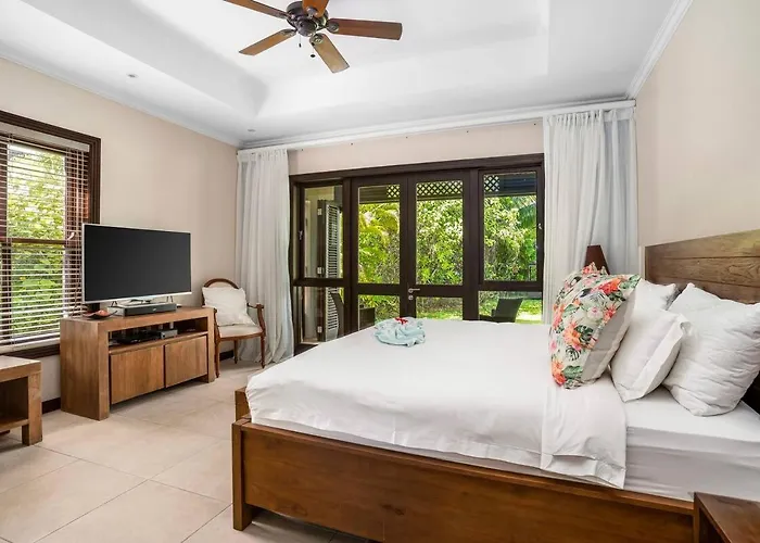 128 , Eden Island, Mahe